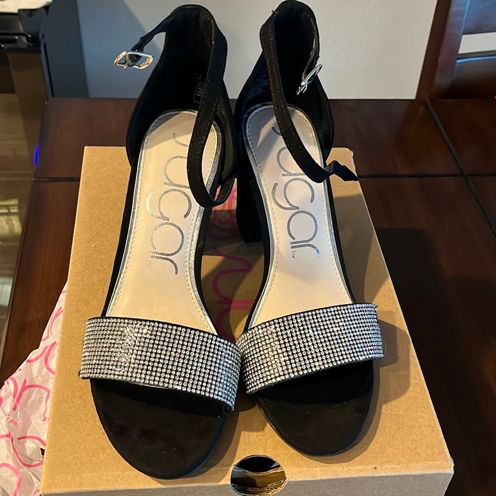 Black suede 3 1/4 block heel. Very comfortable ankle strap adjustable. Size 7